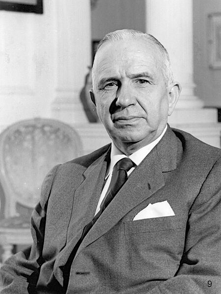 Archivo:Manuel Lora-Tamayo.jpg